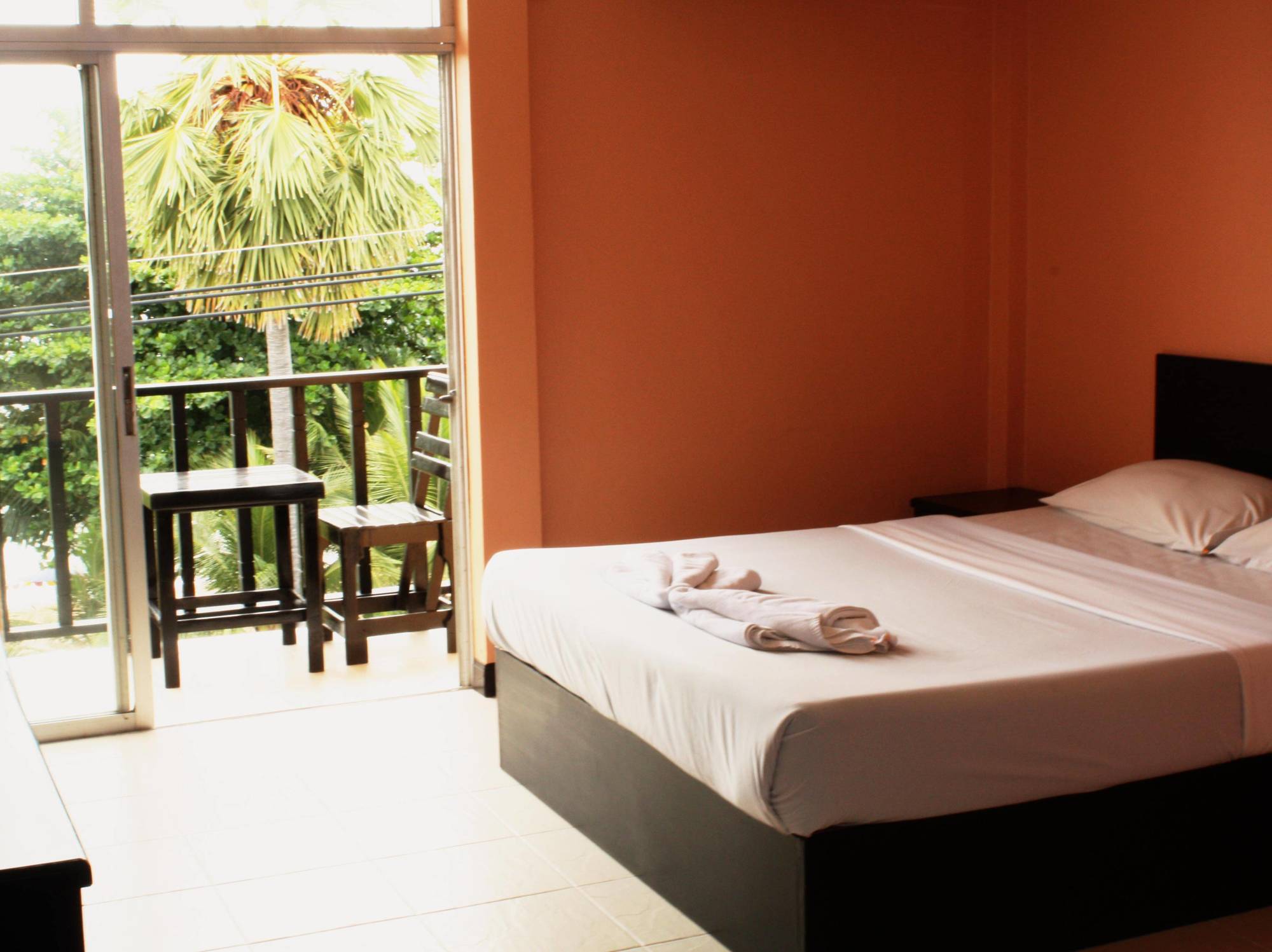 โอปอล์ เฮาส์ โฮเต็ล แอนด์ เรสเทอรองต์ Hotel Ban Nong Tabaek ภายนอก รูปภาพ