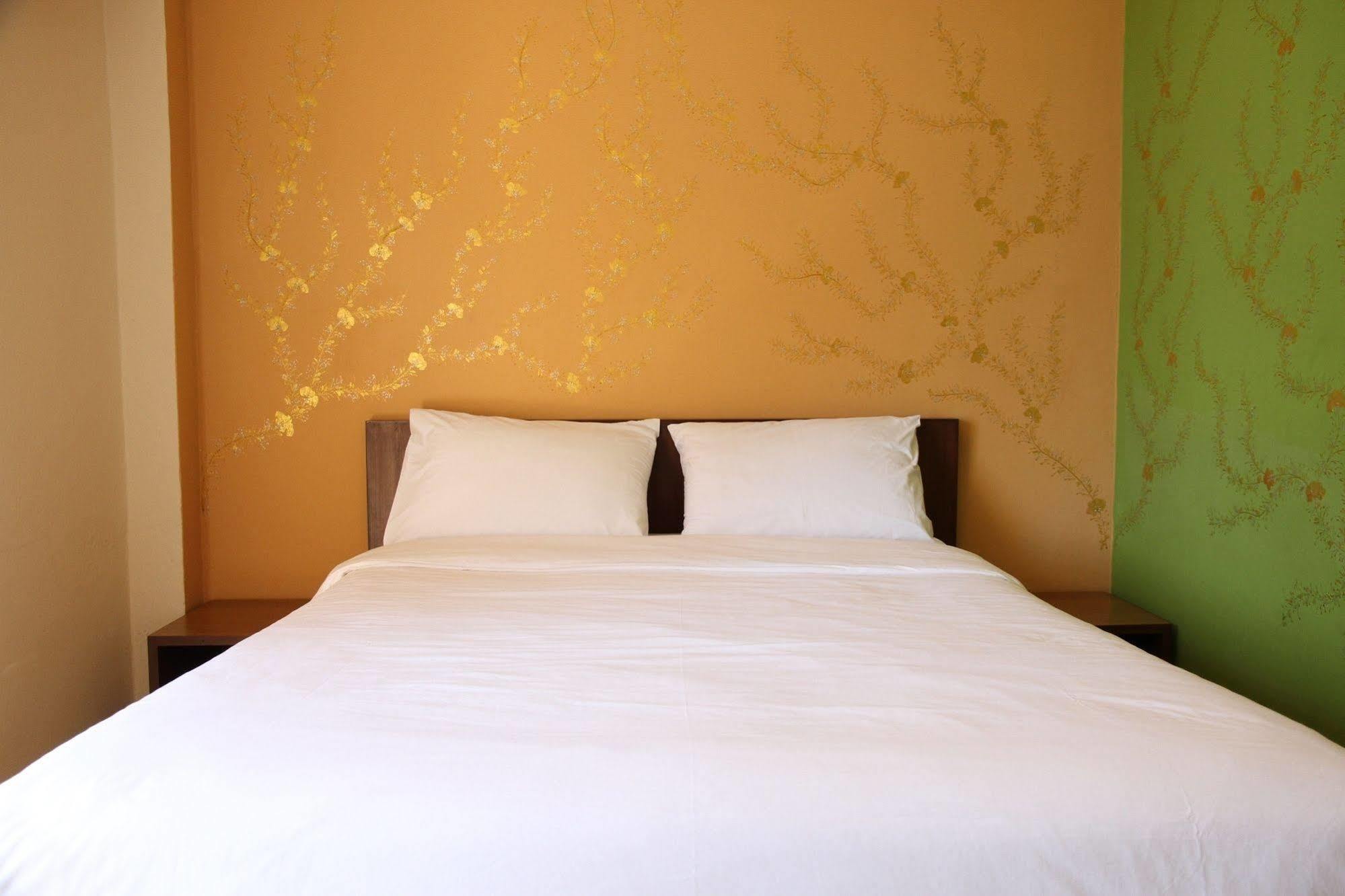 โอปอล์ เฮาส์ โฮเต็ล แอนด์ เรสเทอรองต์ Hotel Ban Nong Tabaek ภายนอก รูปภาพ
